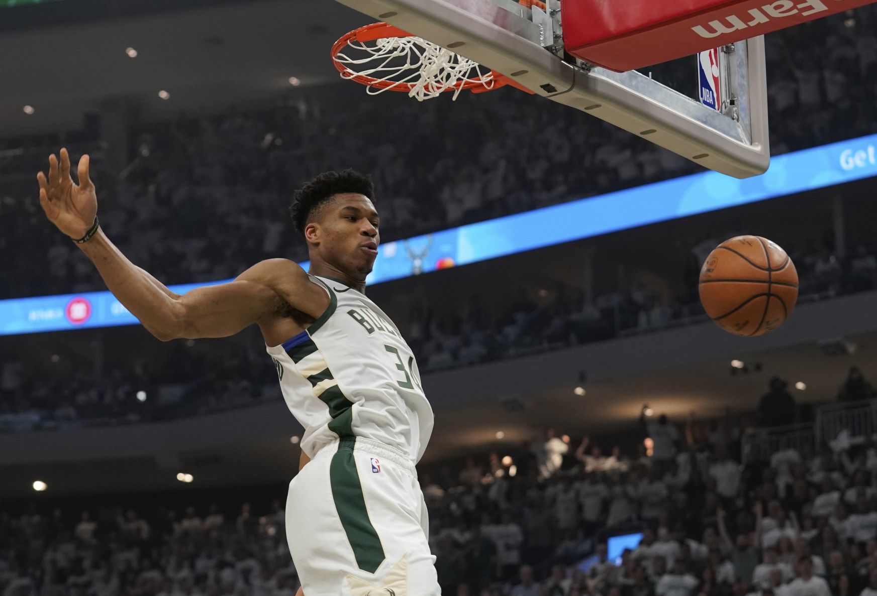 Bucks 108, Raptors 100